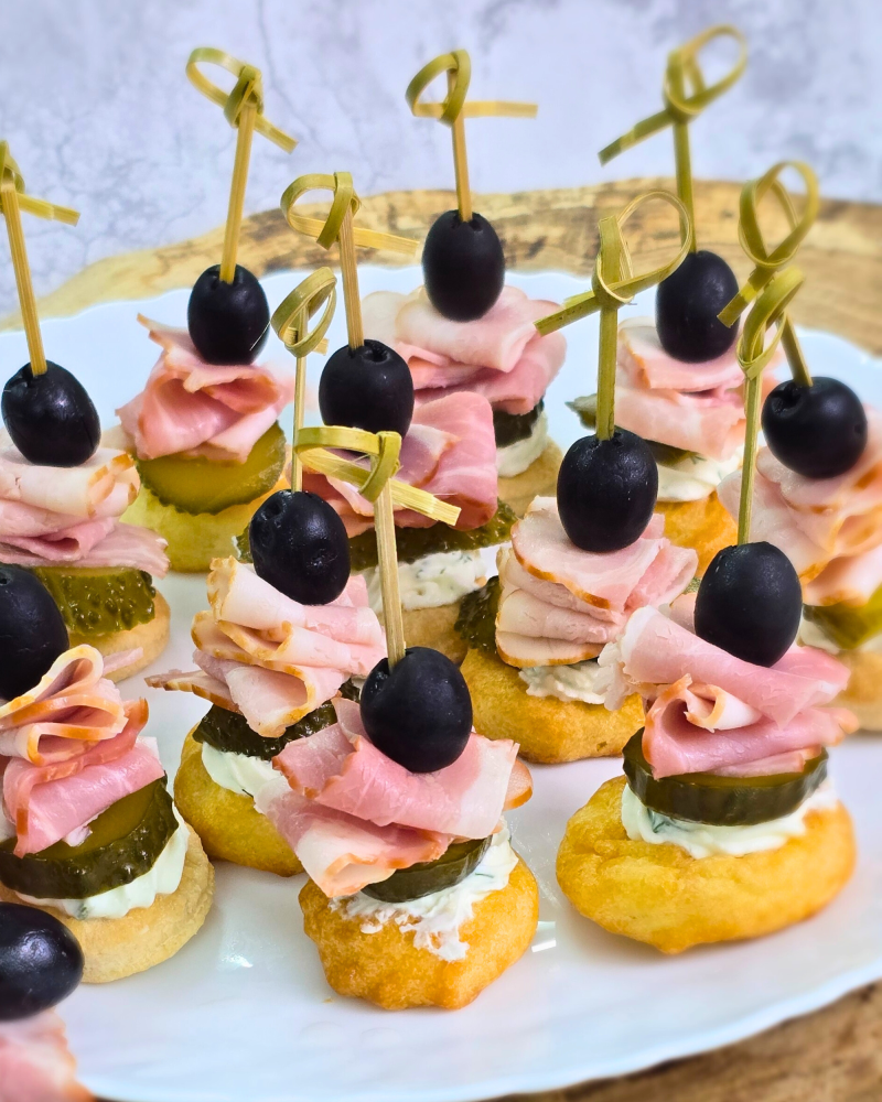 Канапе с беконом и огурцом - фото1 Канапе с беконом и огурцом - фото1