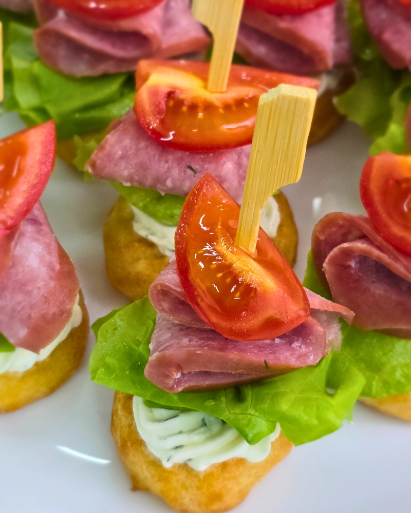 Канапе с салями - фото1 Канапе с салями - фото1