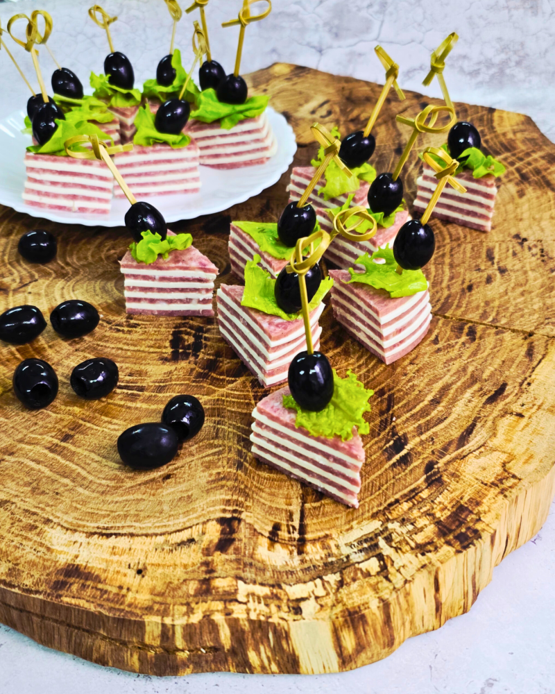 Канапе с колбасой и сыром - фото1 Канапе с колбасой и сыром - фото1