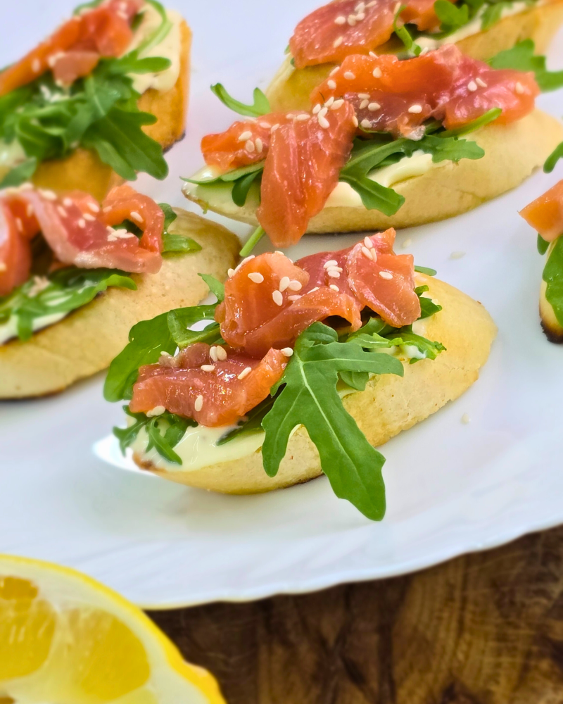 Брускетты с форелью и рукколой - фото1 Брускетты с форелью и рукколой - фото1