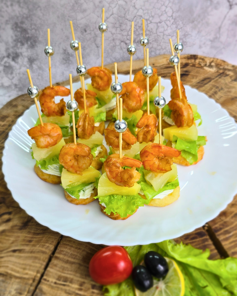 Канапе с креветкой, ананасом на тесте - фото1 Канапе с креветкой, ананасом на тесте - фото1