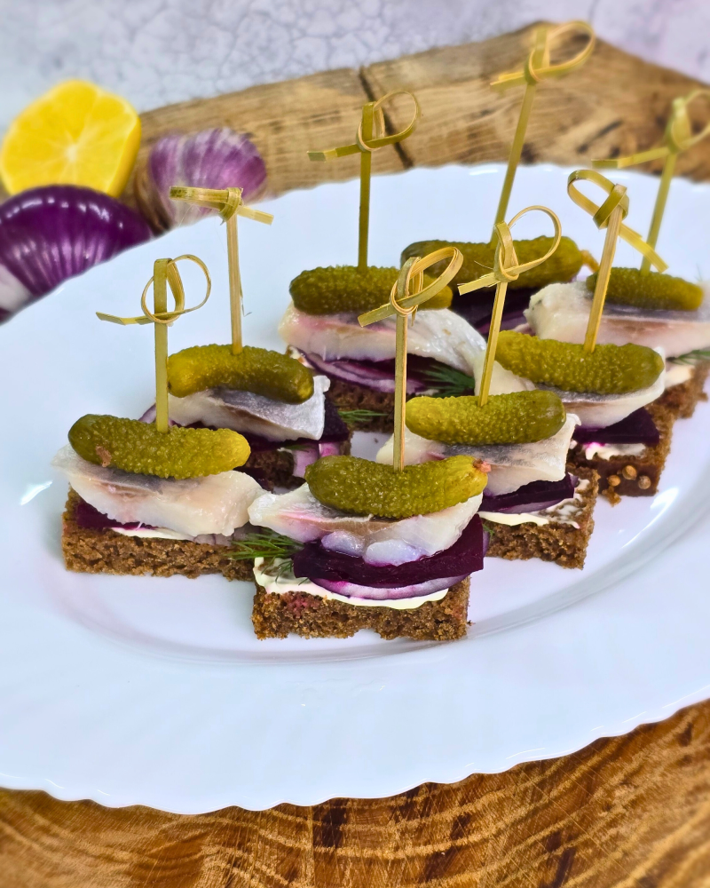 Канапе с сельдью и маринованным огурцом - фото2 Канапе с сельдью и маринованным огурцом - фото2