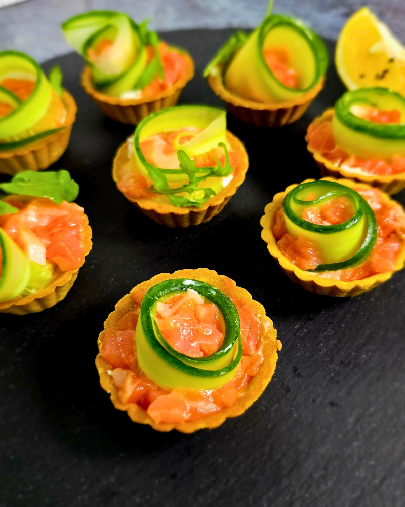 Тарталетки с красной рыбой и огурцом - фото1 Тарталетки с красной рыбой и огурцом - фото1